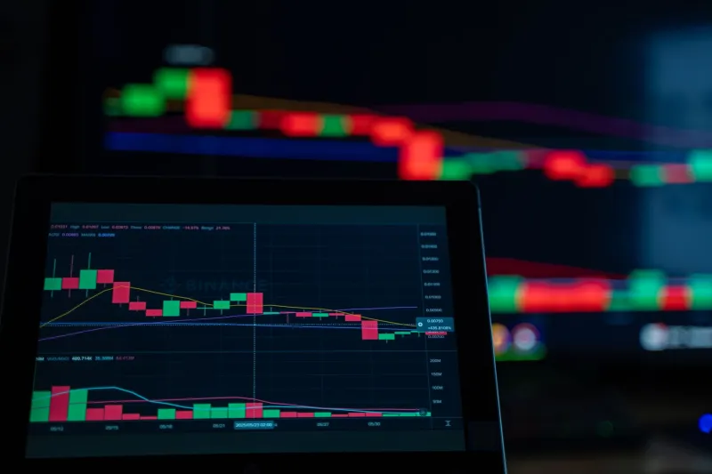 Good Money After Bad: The DeFi Psychology Trap That Keeps LPs Pouring Into Dying Pools